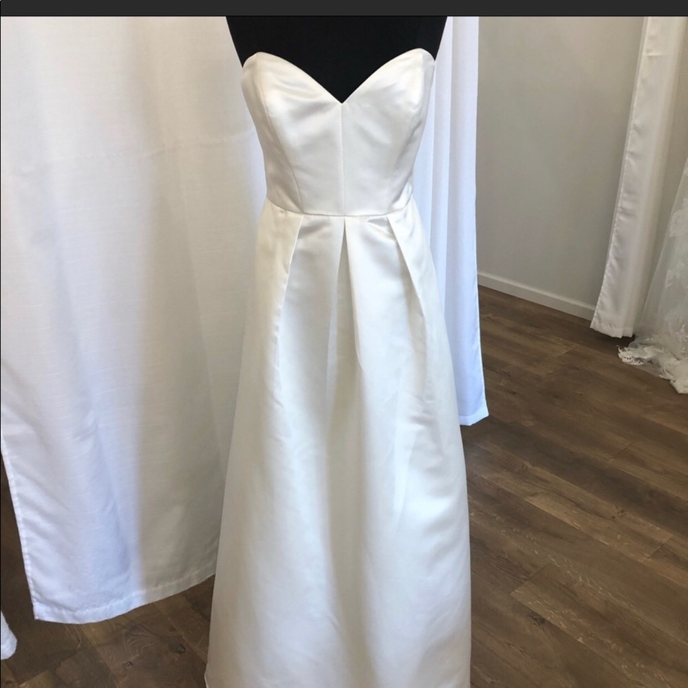 New without tags wedding dress. Gorgeous!!